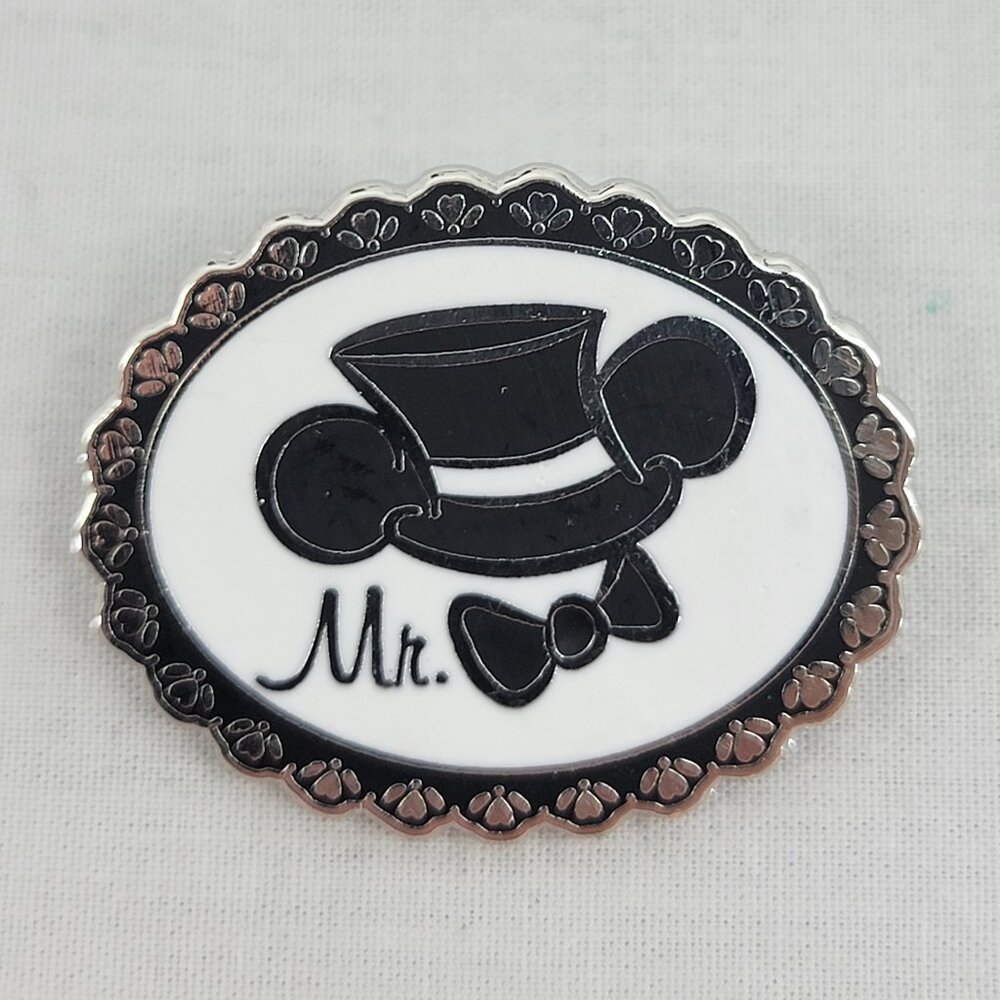 DISNEY Pin Trading ~ Bride & Groom Set ~ Mr. Groom (Mickey) ~ 2009 ~ P08